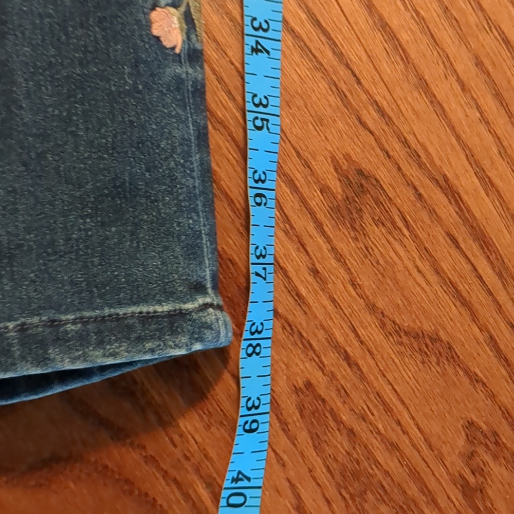Embroidery Jeans - Picture 9 of 10